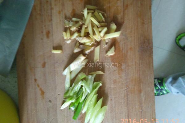 酱闷鱼杂的做法图解2