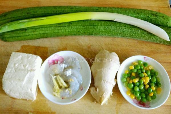 虾仁豆腐丝瓜汤的做法图解1