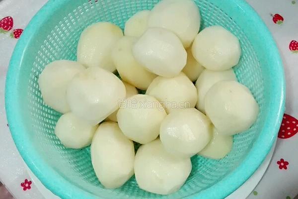 排骨炖小土豆的做法图解1