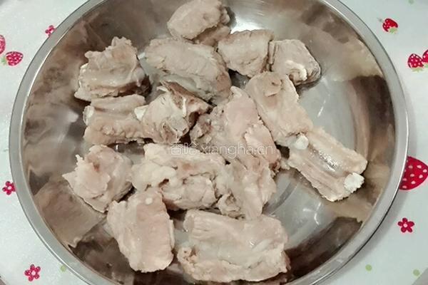 排骨炖小土豆的做法图解2