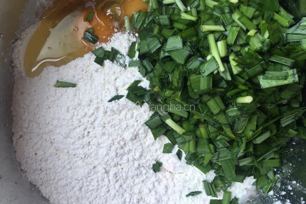 韭菜薄饼的做法图解3