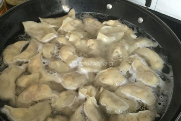玉米芹菜水饺的做法图解2