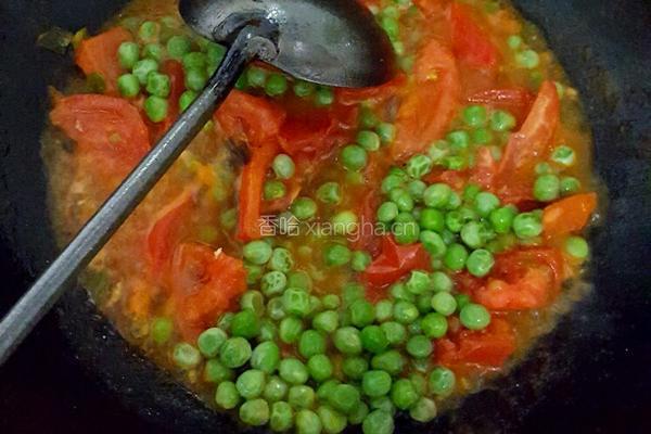 西红柿炒鸡蛋豌豆的做法图解9