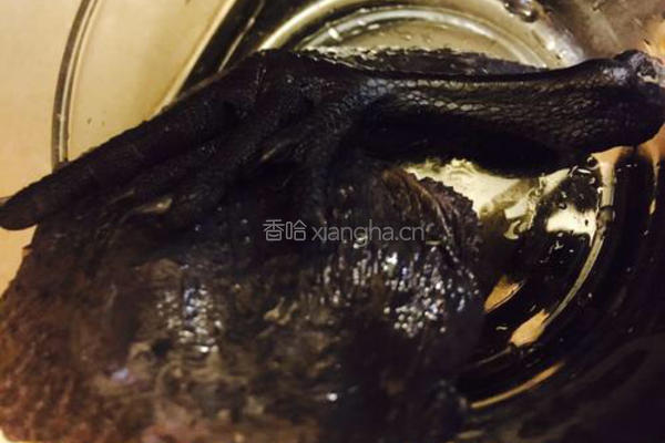 蘑菇炖乌鸡的做法图解1