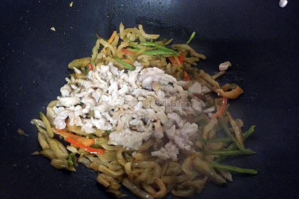 榨菜炒肉丝的做法图解6