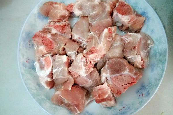 杏仁排骨汤的做法图解1