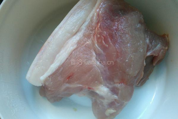 青椒回锅肉的做法图解1