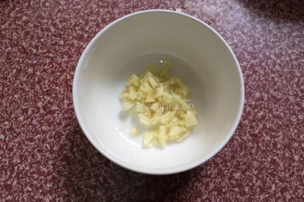 金针菇拌黄瓜的做法图解3