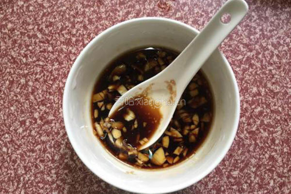 金针菇拌黄瓜的做法图解4