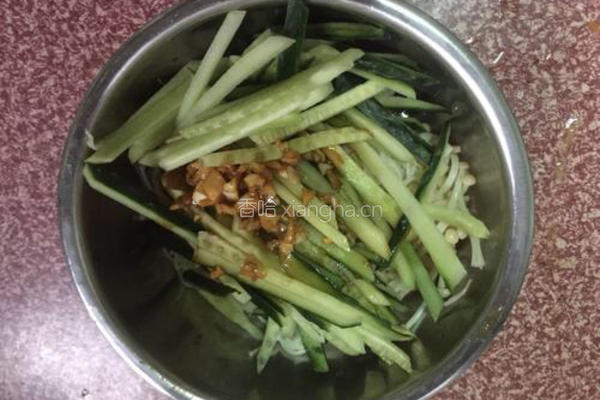 金针菇拌黄瓜的做法图解8
