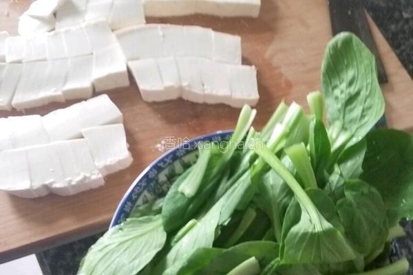 白菜豆腐的做法图解1