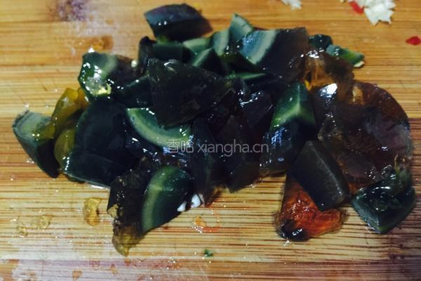 凉拌葱油皮蛋豆腐的做法图解4