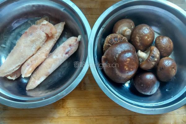鸡肉炒香菇的做法图解1