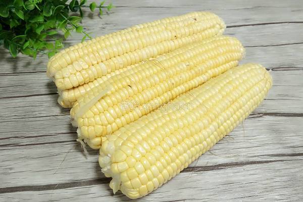 微波炉煮玉米的做法图解1