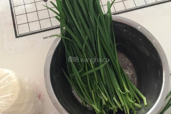 猪肉韭菜饺子的做法图解1