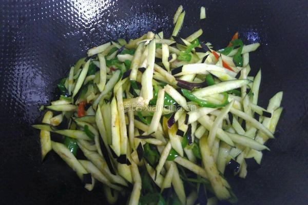 尖椒炒茄丝的做法图解5