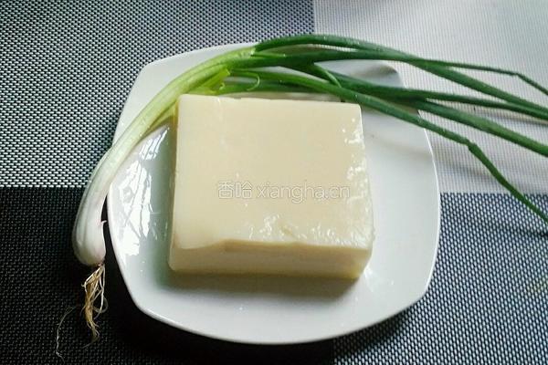 红烧米豆腐的做法图解1