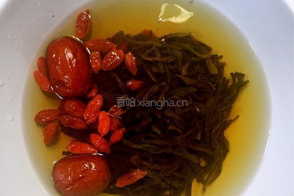 瓷锅茶香鸡的做法图解1