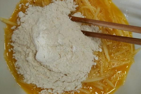 土豆丝鸡蛋饼的做法图解3