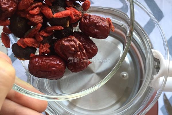 红枣桂圆枸杞茶的做法图解3