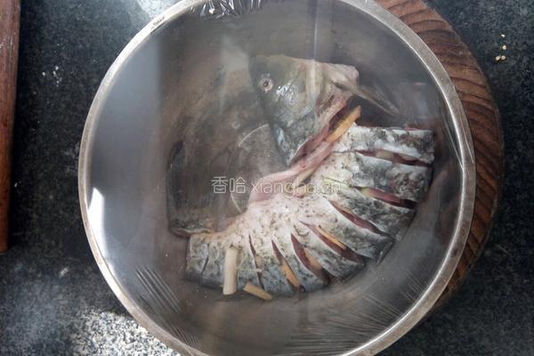 孔雀开屏鱼的做法图解3