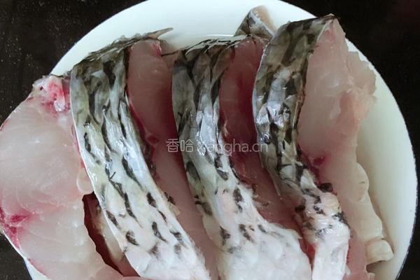 蒜瓣红烧鱼的做法图解3