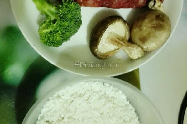腊肠煲仔饭的做法图解1