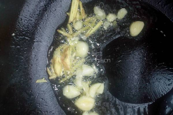 泥鳅炖豆腐汤的做法图解3
