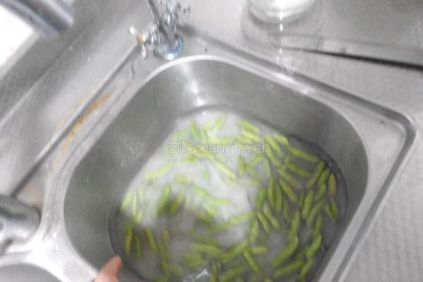 麻辣盐水毛豆的做法图解1
