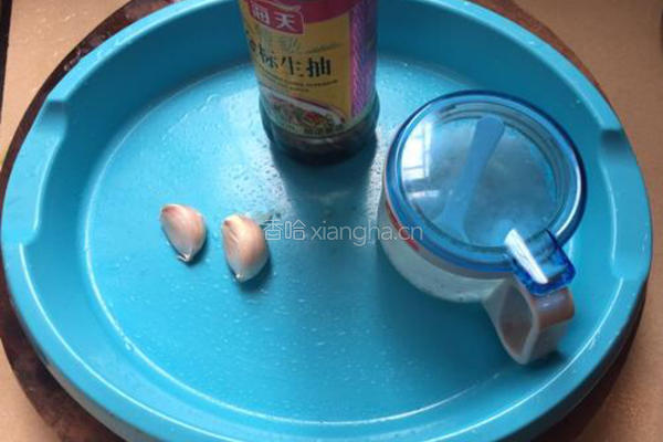 芹菜炒鱿鱼的做法图解2