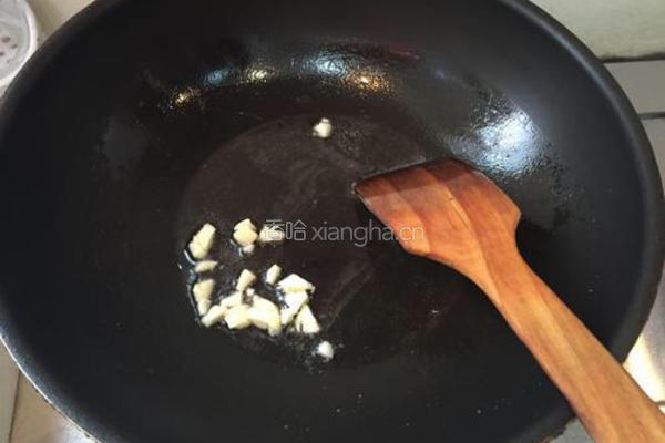 芹菜炒鱿鱼的做法图解4