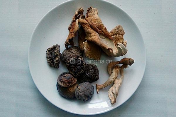 菌菇汤的做法图解2