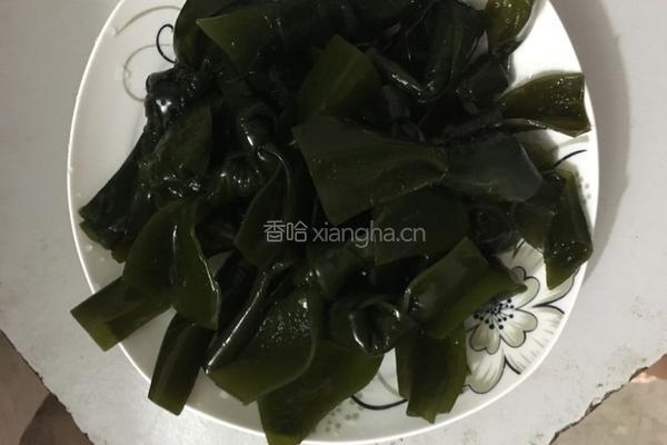 海带骨头汤的做法图解2