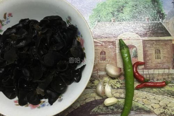 凉拌木耳的做法图解1