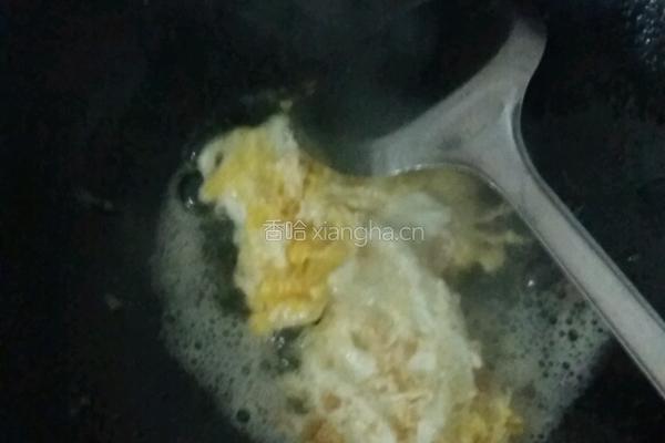 鸡蛋炒米饭的做法图解3