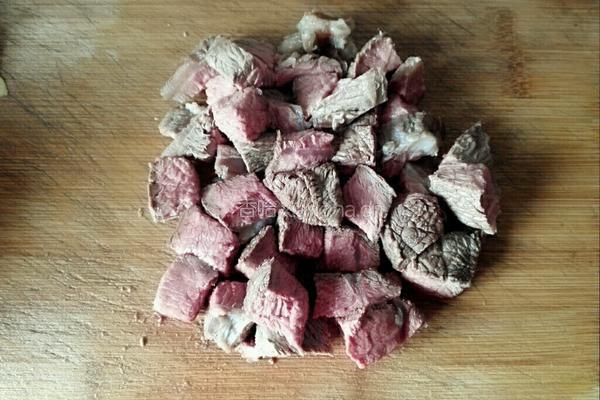 土豆烧牛腩的做法图解2