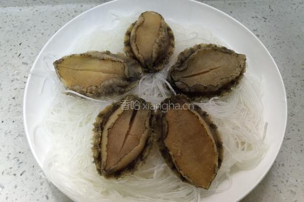 蒜蓉粉丝蒸鲍鱼的做法图解3