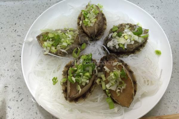 蒜蓉粉丝蒸鲍鱼的做法图解4