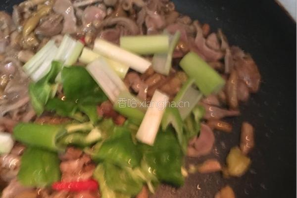 泡椒炒鸡杂的做法图解5