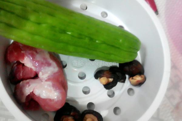 苦瓜蒸肉的做法图解1