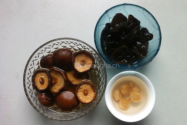 香菇粥的做法图解2
