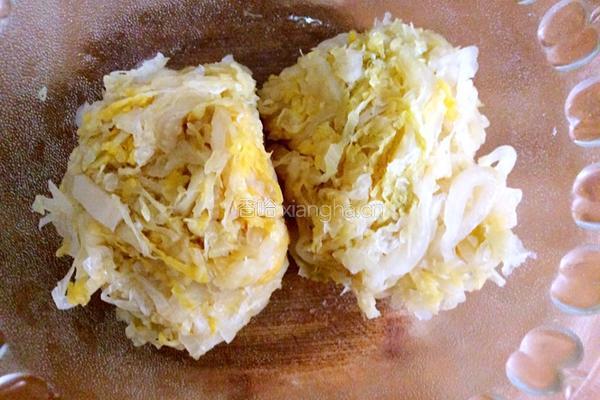 酸菜炖排骨的做法图解1