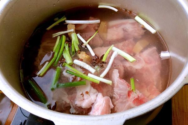 酸菜炖排骨的做法图解4