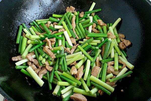 蒜毫炒肉的做法图解5