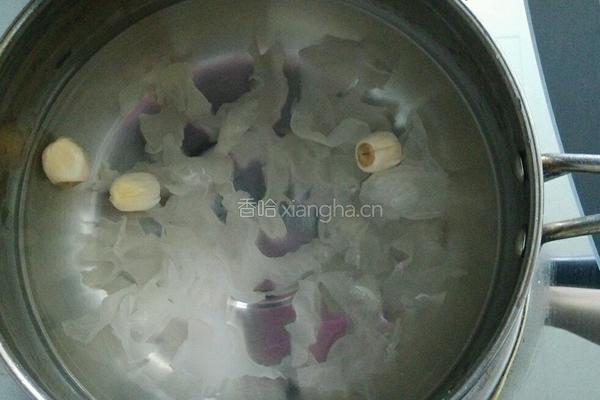 木瓜银耳莲子汤的做法图解3