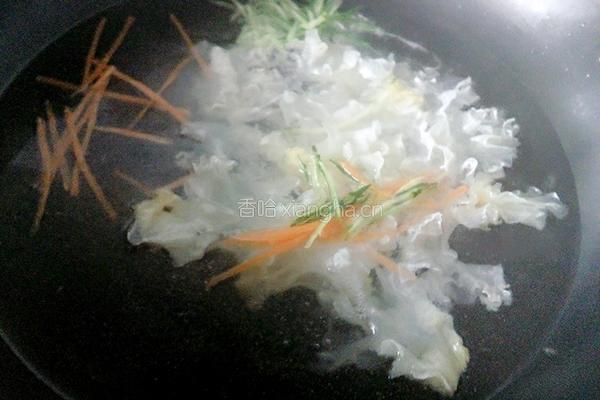 凉拌银耳的做法图解2