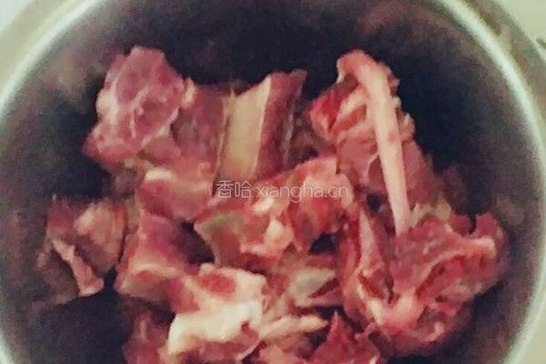 家常土豆炖排骨的做法图解1