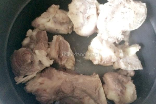 猪骨头萝卜汤的做法图解6