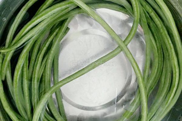 芝麻酱拌豆角的做法图解1