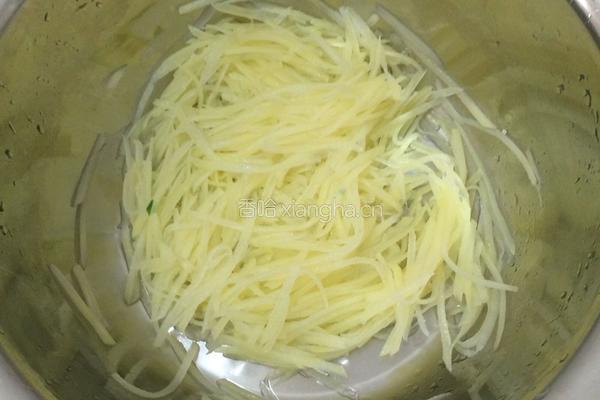 炝拌酸辣土豆丝的做法图解5